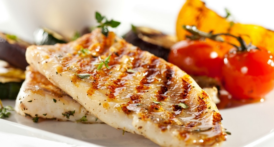 Pescados y mariscos a la parrilla en Semana Santa: que no se peguen